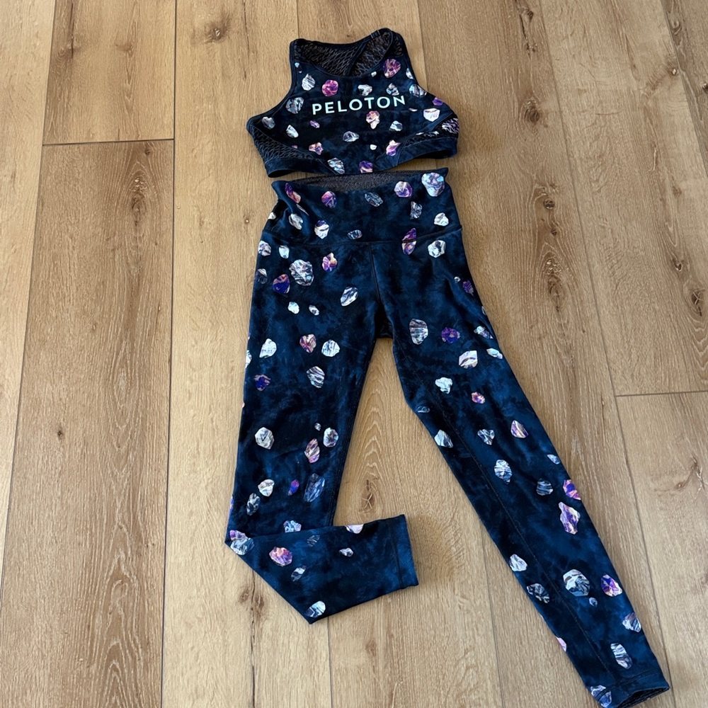 Peloton Navy Set with Multicolor Gem (M) 💎